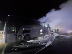 A busz teljesen kiégett