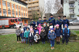 Ünnepi díszbe borult a tűzoltóság fenyőfája