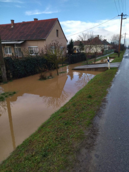 Tűzoltói segítséget kértek a lakók