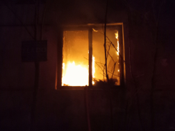 A lakatlan ház egyik szobájában csaptak fel a lángok