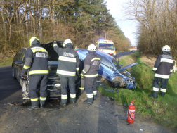 A tűzoltók emelték ki az egyik sofőrt