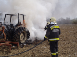 Kigyulladt egy traktor