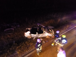 A tűzoltók feszítővágóval szabadították ki a beszorult utasokat