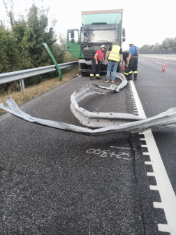 Tűzoltói segítség nélkül nem tudott továbbhaladni