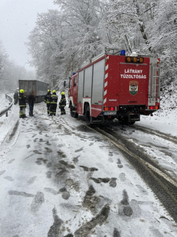 Önkéntes tűzoltók a helyszínen