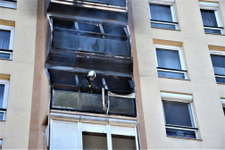 Az erkélyen és a szobában volt tűz