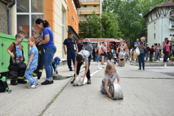 Nem könnyű a tömlőt feltekerni