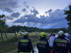 EGy tisztáson szálltak le a helikopterek