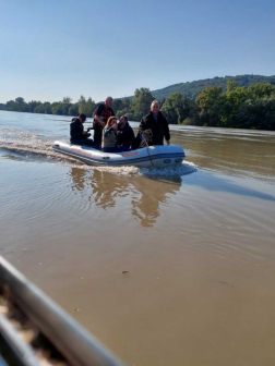 Miniszterelnököt juttatták el a szigetre