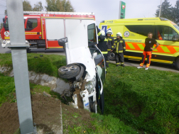 A sofőrt a mentők kórházba szállították