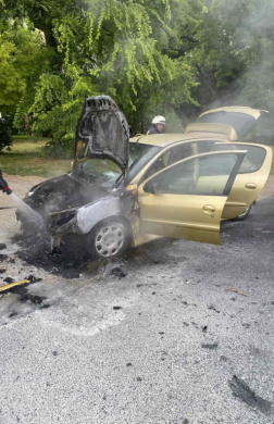 Motortérből csaptak fel a lángok