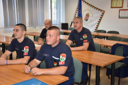újoncok és parancsnokok
