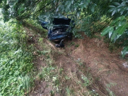 árokba csapódott autó összetört