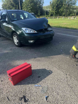 A tűzoltók áramtalanították a járművet
