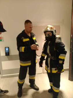 Kiss János a hölgyek segítője
