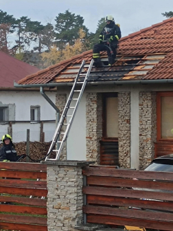 tető héjazata is égett