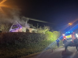 Dőlt a füst a házból