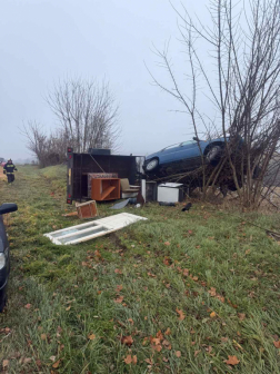 autó árokban oldalán