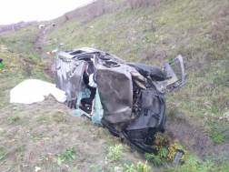 Az oldalán állt meg 