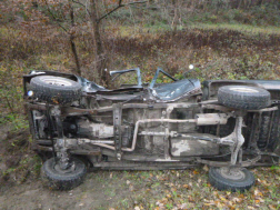 összeroncsolódott eljesen a kisebb autó