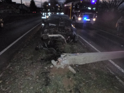 kitört a villanyoszlop