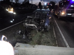 összetört az autó eleje