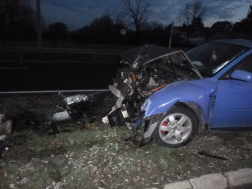 összetört az autó eleje