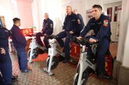 Vonulós tűzoltók is 