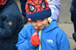 Ünnepi díszben a tűzoltó fenyőfája