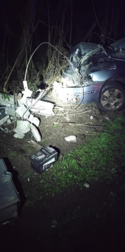 Kitörte a villanyoszlopot