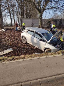 Baleset a temetőnél