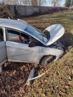 Az árokban állt meg