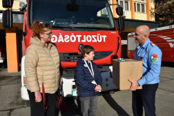 Karácsonyi ajándékozás