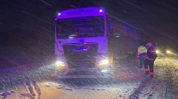 Böhönyénél elakadt kamion