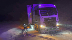 Böhönyénél elakadt kamion