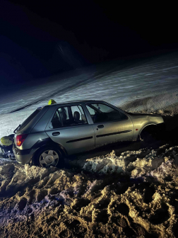 Felborult egy személyautó