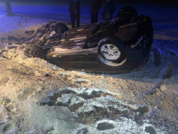 Felborult egy személyautó