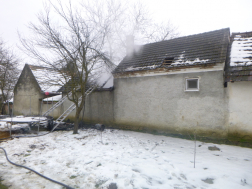 létra az épületnek támasztva