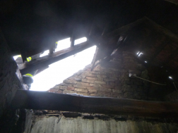 tetőt is megbontották