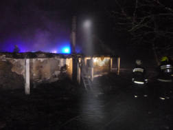 Leégett a nádfedél