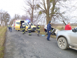 Az autó árokba borult