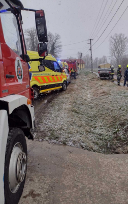 mentő rendőr tűzoltó a heylszínen