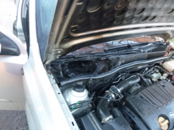 A motortérben csaptak fel a lángok