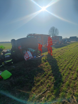 Tetejére borult a gépkocsi