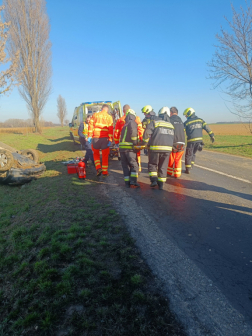 Tetejére borult a gépkocsi