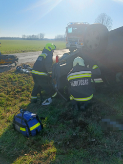 Tetejére borult a gépkocsi