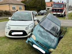 Két autó ütközött