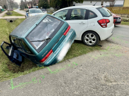 Az ütközés után árokba hajtottak