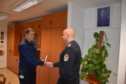 szolgálati jelet kaptak többen