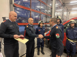 szolgálati jelet kaptak többen